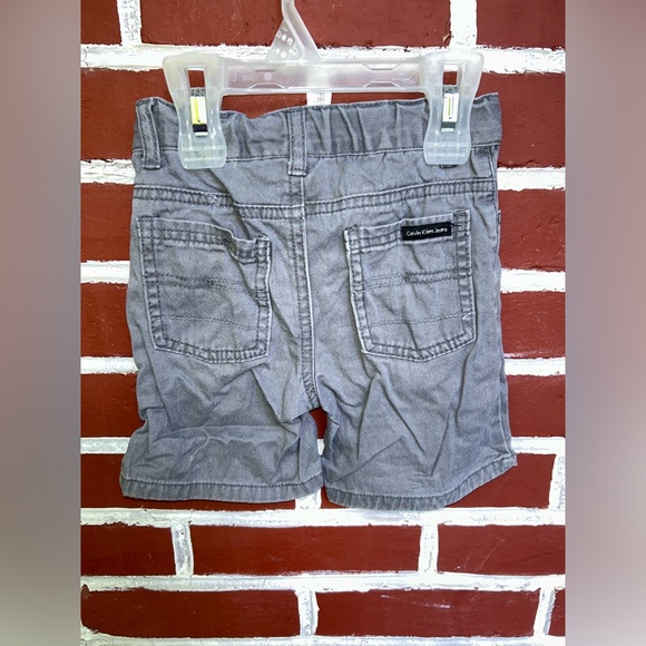 Calvin Klein Jeans | gray jeans shorts with elastic adjustable waist | size 2 - Picture 2 of 4